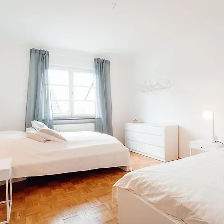 Apartamento 3 Bedroom - Familienfreundlich - Geraeumig - Zentral - Parkplaetze