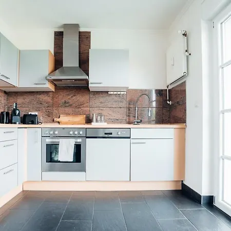 3 Bedroom - Familienfreundlich - Geraeumig - Zentral - Parkplaetze Apartment *