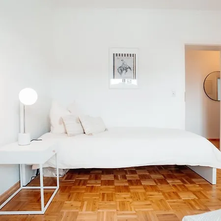 Apartamento 3 Bedroom - Familienfreundlich - Geraeumig - Zentral - Parkplaetze