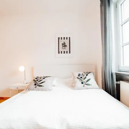 3 Bedroom - Familienfreundlich - Geraeumig - Zentral - Parkplaetze Apartamento *