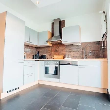 3 Bedroom - Familienfreundlich - Geraeumig - Zentral - Parkplaetze Apartamento