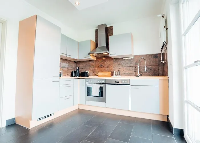 3 Bedroom - Familienfreundlich - Geraeumig - Zentral - Parkplaetze Appartement