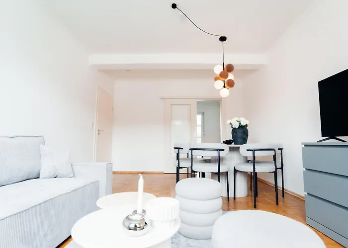 3 Bedroom - Familienfreundlich - Geraeumig - Zentral - Parkplaetze Appartement *